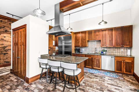 Tiny photo for 1 N Lake Ave, Duluth, MN 55805 (MLS # 6127115)