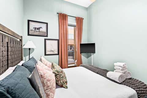 Tiny photo for 1 N Lake Ave, Duluth, MN 55805 (MLS # 6127115)