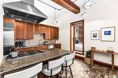 Tiny photo for 1 N Lake Ave, Duluth, MN 55805 (MLS # 6127115)