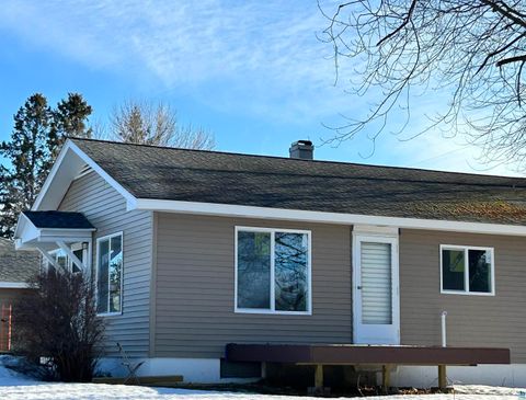 Photo of 402 Kent Rd, Hoyt Lakes, MN 55750 (MLS # 6123919)