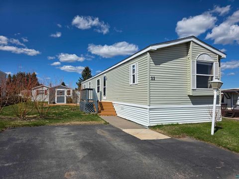 Photo of 11 Holly Ln, Duluth, MN 55810 (MLS # 6125227)