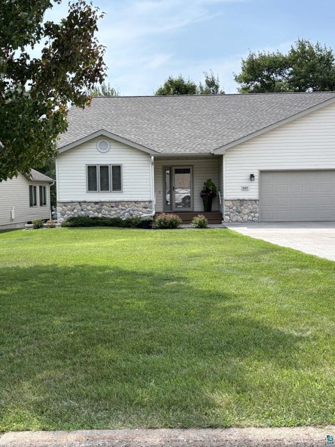 Photo of 1142 Como Ave #N/A, Duluth, MN 55811 (MLS # 6127571)