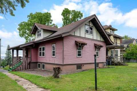 Photo of 1928 E 5th St, Duluth, MN 55812 (MLS # 6127880)