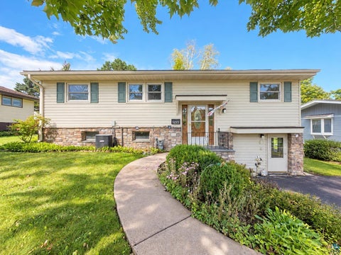 Photo of 5217 Norwood St, Duluth, MN 55804 (MLS # 6128451)