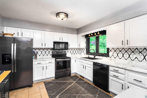 Tiny photo for 2401 W 23rd St, Duluth, MN 55811 (MLS # 6125880)