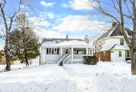 Photo of 210 W Kent Rd, Duluth, MN 55812 (MLS # 6123410)