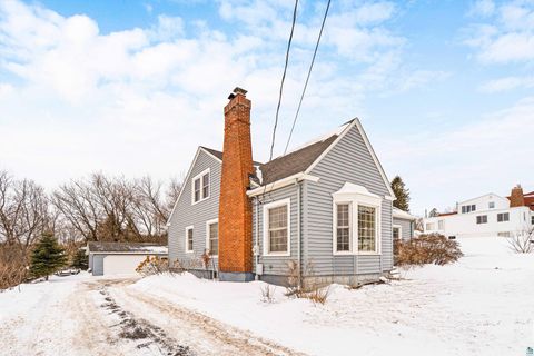 Photo of 1705 Piedmont Ave, Duluth, MN 55811 (MLS # 6123550)