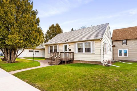 Tiny photo for 202 8th St, Two Harbors, MN 55616 (MLS # 6125229)