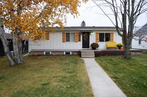 Photo of 1808 8th Ave, Two Harbors, MN 55616 (MLS # 6122536)