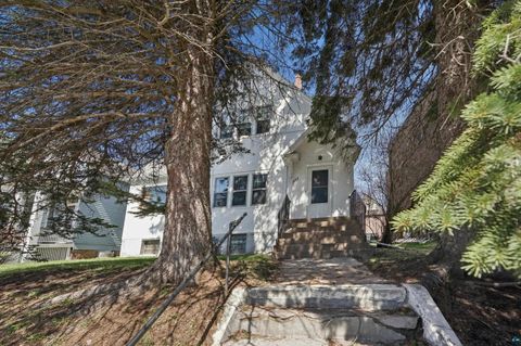 Tiny photo for 1407 E 3rd St, Duluth, MN 55804 (MLS # 6124960)