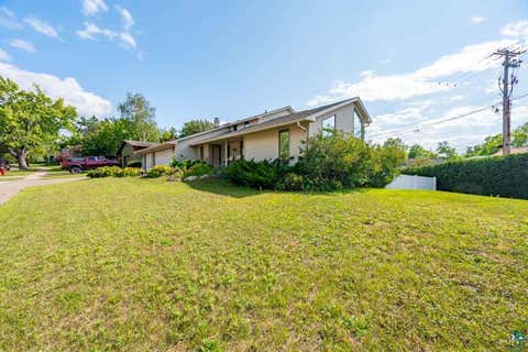 Tiny photo for 114 Highland Dr, Hibbing, MN 55746 (MLS # 6127560)