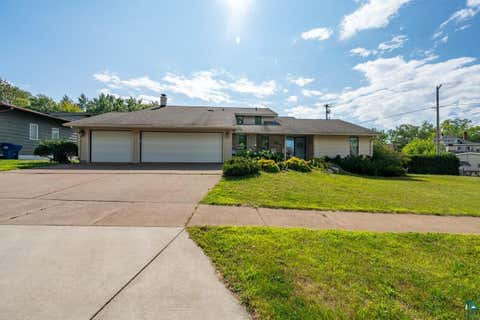 Tiny photo for 114 Highland Dr, Hibbing, MN 55746 (MLS # 6127560)