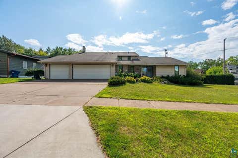 Tiny photo for 114 Highland Dr, Hibbing, MN 55746 (MLS # 6127560)