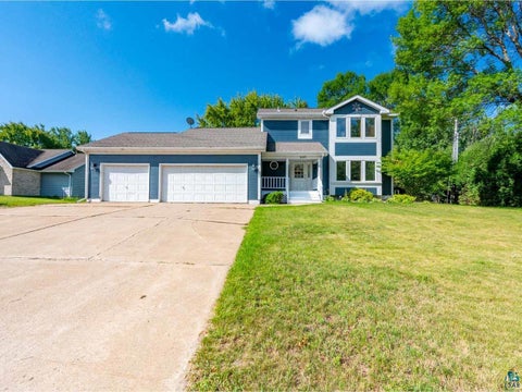 Photo of 307 E Park Dr, Hibbing, MN 55746 (MLS # 6127576)