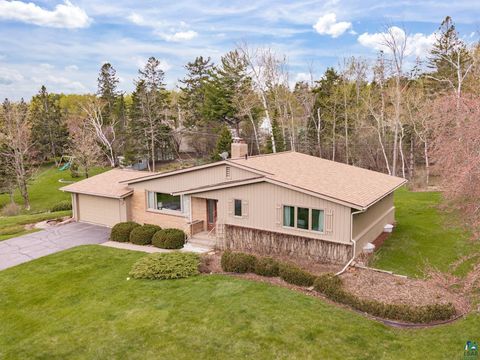 Photo of 529 Valley Dr, Duluth, MN 55804 (MLS # 6125445)