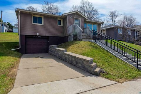 Tiny photo for 3714 Woodland Ave, Duluth, MN 55803 (MLS # 6124949)