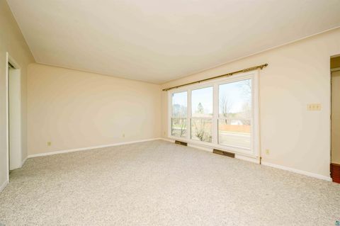 Tiny photo for 3714 Woodland Ave, Duluth, MN 55803 (MLS # 6124949)