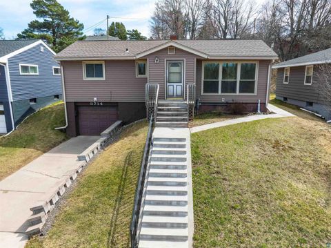 Tiny photo for 3714 Woodland Ave, Duluth, MN 55803 (MLS # 6124949)