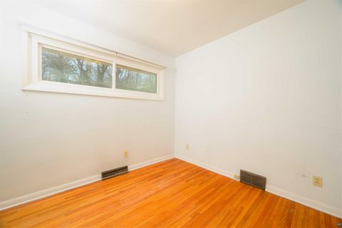 Tiny photo for 3714 Woodland Ave, Duluth, MN 55803 (MLS # 6124949)