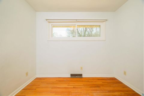 Tiny photo for 3714 Woodland Ave, Duluth, MN 55803 (MLS # 6124949)