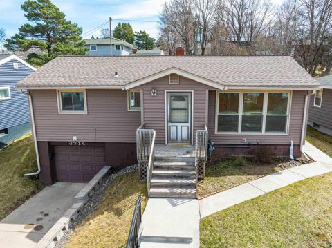 Photo of 3714 Woodland Ave, Duluth, MN 55803 (MLS # 6124949)