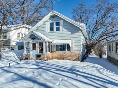 Photo of 822 N 43rd Ave W Ave, Duluth, MN 55807 (MLS # 6123452)