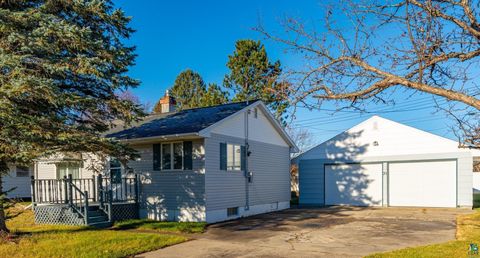 Photo of 31 Garden Cr Cir, Babbitt, MN 55706 (MLS # 6125115)