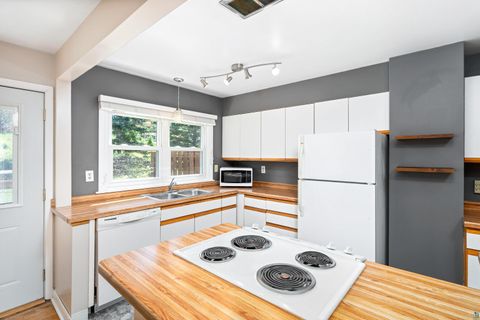 Tiny photo for 902 Madison Ave #902, Duluth, MN 55811 (MLS # 6126777)