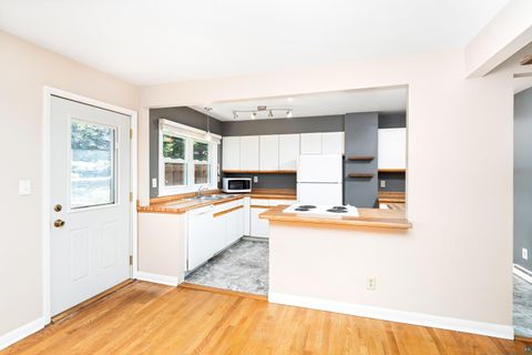 Tiny photo for 902 Madison Ave #902, Duluth, MN 55811 (MLS # 6126777)
