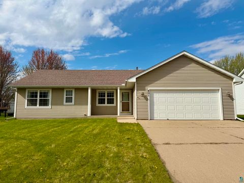 Photo of 401 W 17th St, Glencoe, MN 55336 (MLS # 6124832)