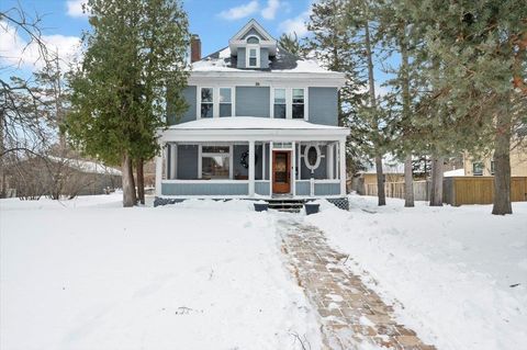 Photo of 2015 Woodland Ave, Duluth, MN 55803 (MLS # 6123747)
