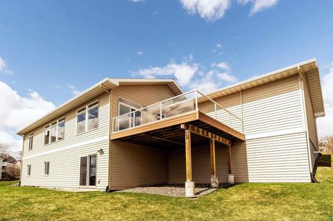 Tiny photo for 703 W 4th St, Duluth, MN 55806 (MLS # 6125038)