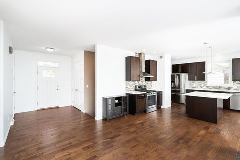Tiny photo for 703 W 4th St, Duluth, MN 55806 (MLS # 6125038)