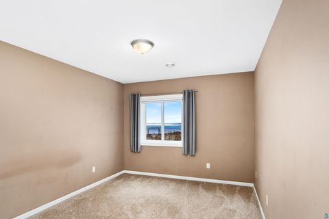 Tiny photo for 703 W 4th St, Duluth, MN 55806 (MLS # 6125038)