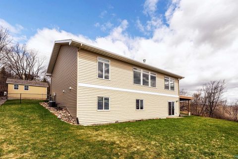 Tiny photo for 703 W 4th St, Duluth, MN 55806 (MLS # 6125038)
