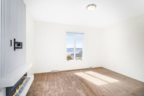 Tiny photo for 703 W 4th St, Duluth, MN 55806 (MLS # 6125038)