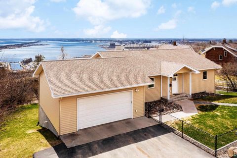 Photo of 703 W 4th St, Duluth, MN 55806 (MLS # 6125038)