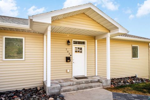 Tiny photo for 703 W 4th St, Duluth, MN 55806 (MLS # 6125038)