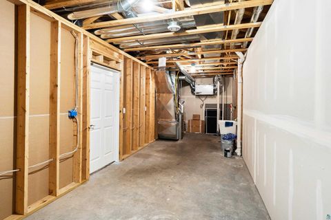 Tiny photo for 703 W 4th St, Duluth, MN 55806 (MLS # 6125038)