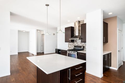 Tiny photo for 703 W 4th St, Duluth, MN 55806 (MLS # 6125038)