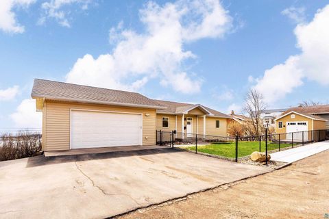 Tiny photo for 703 W 4th St, Duluth, MN 55806 (MLS # 6125038)