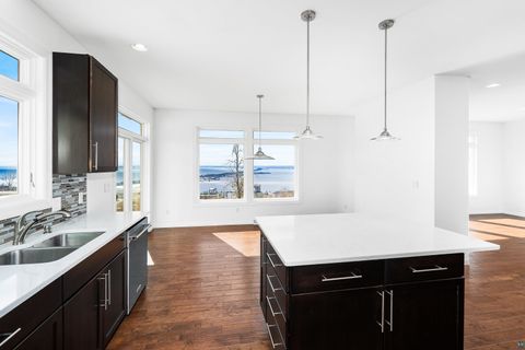 Tiny photo for 703 W 4th St, Duluth, MN 55806 (MLS # 6125038)