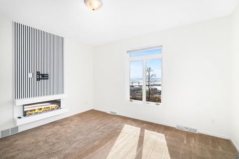 Tiny photo for 703 W 4th St, Duluth, MN 55806 (MLS # 6125038)