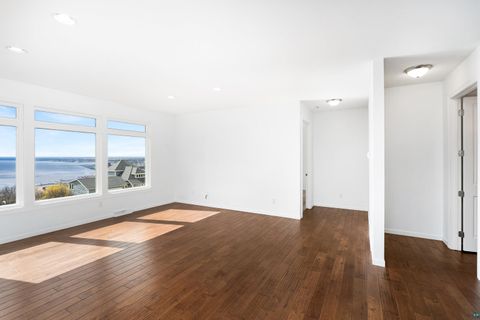 Tiny photo for 703 W 4th St, Duluth, MN 55806 (MLS # 6125038)