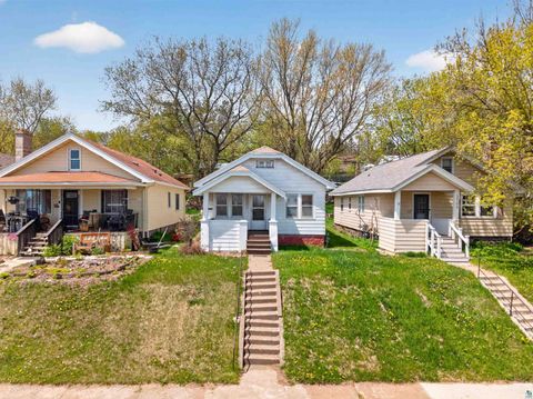 Tiny photo for 2711 W 9th St, Duluth, MN 55806 (MLS # 6125568)