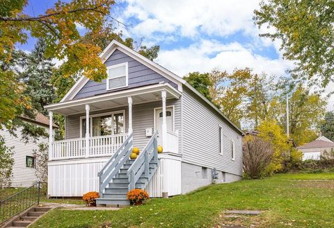 Photo of 505 E 6th St, Duluth, MN 55805 (MLS # 6122479)