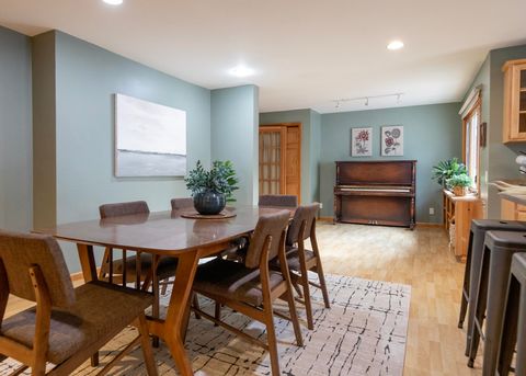 Tiny photo for 1807 Lakeview Dr, Duluth, MN 55803 (MLS # 6122403)