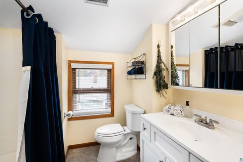 Tiny photo for 1516 N 8th Ave E Ave, Duluth, MN 55805 (MLS # 6124863)