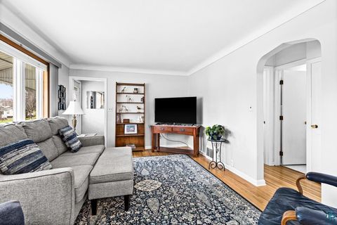 Tiny photo for 4823 Peabody St, Duluth, MN 55804 (MLS # 6124975)