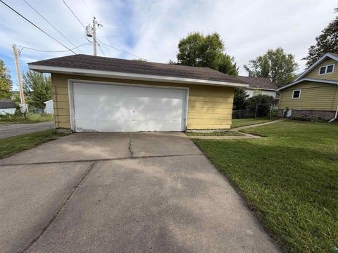 Tiny photo for 328 SW 9th St, Chisholm, MN 55719 (MLS # 6128098)